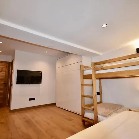 Chalet De Luxe Avec Magnifique Vue A Courchevel, 5 Chambres, 15 Pers